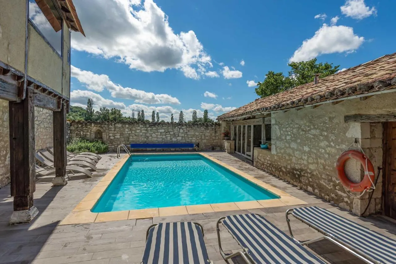 Le Moulin De Bernard Bed & Breakfast Saint-Pantaléon 0*,  Fransa